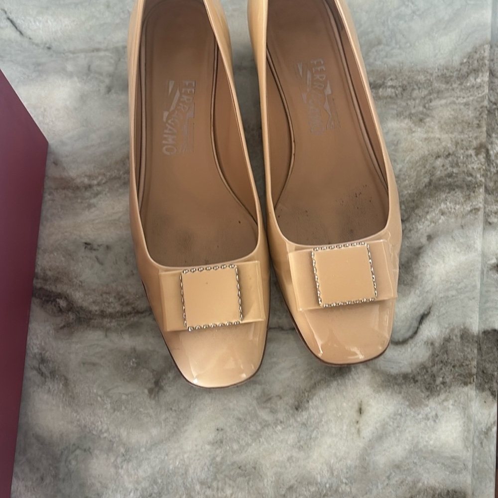 Salvatore Ferragamo flats with box